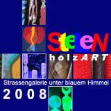 Vorderseite Fotobuch: Stelen - Holzart, Strassengalerie unter blauem Himmel 2008